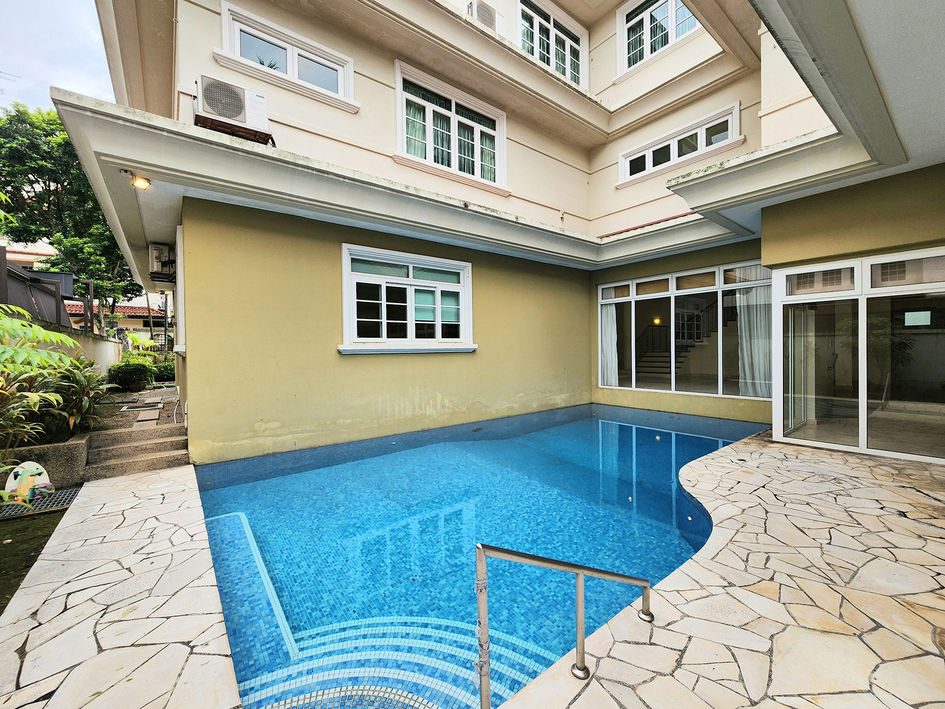 4 Oakwood Grove