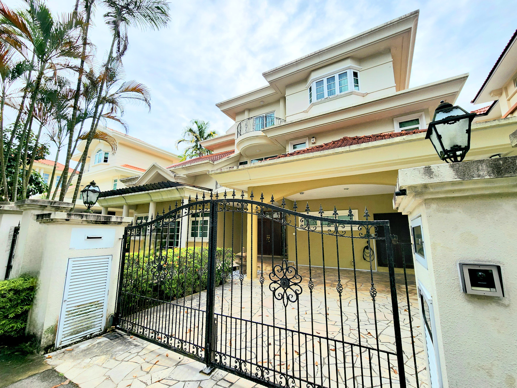 4 Oakwood Grove