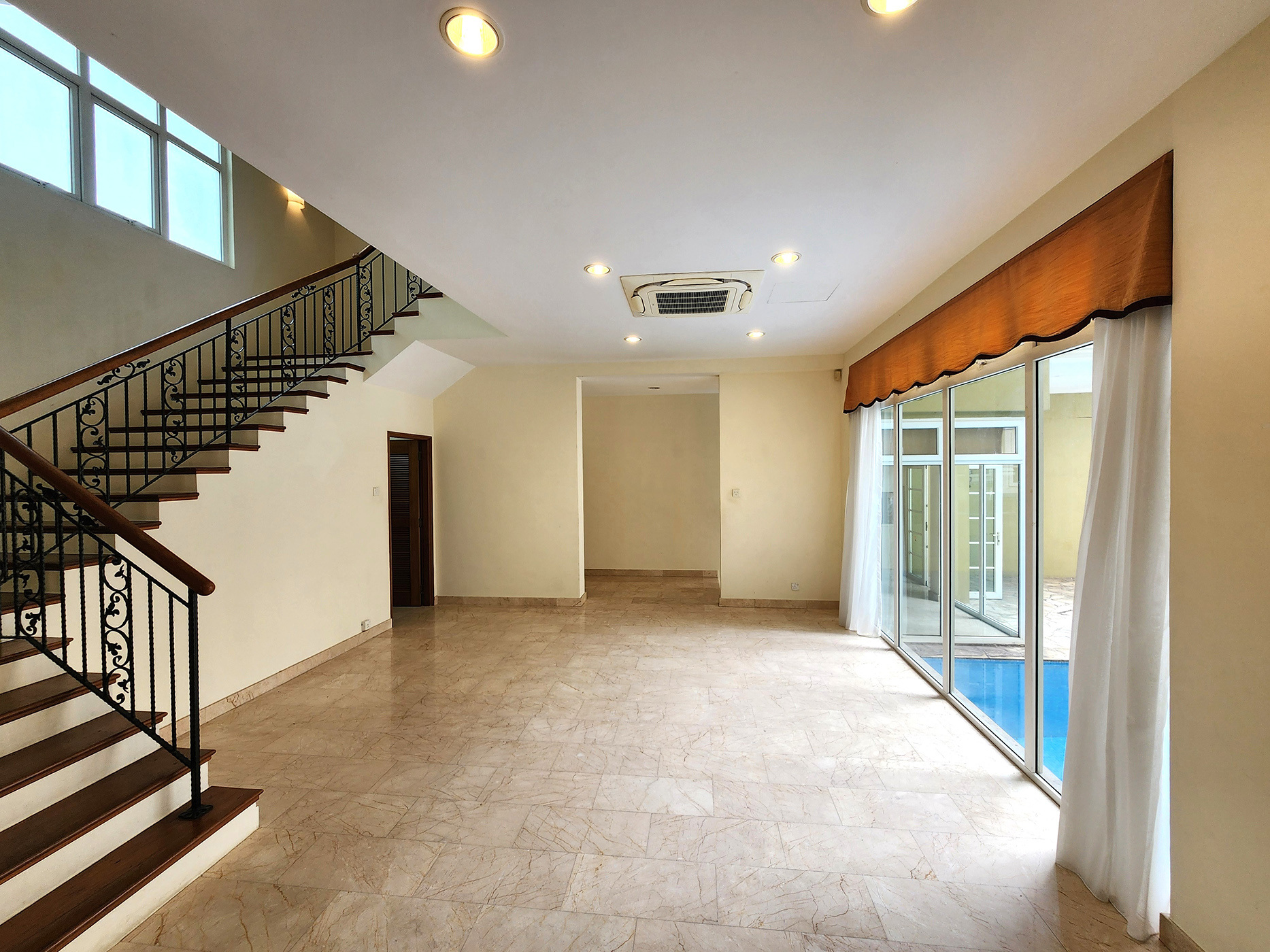4 Oakwood Grove