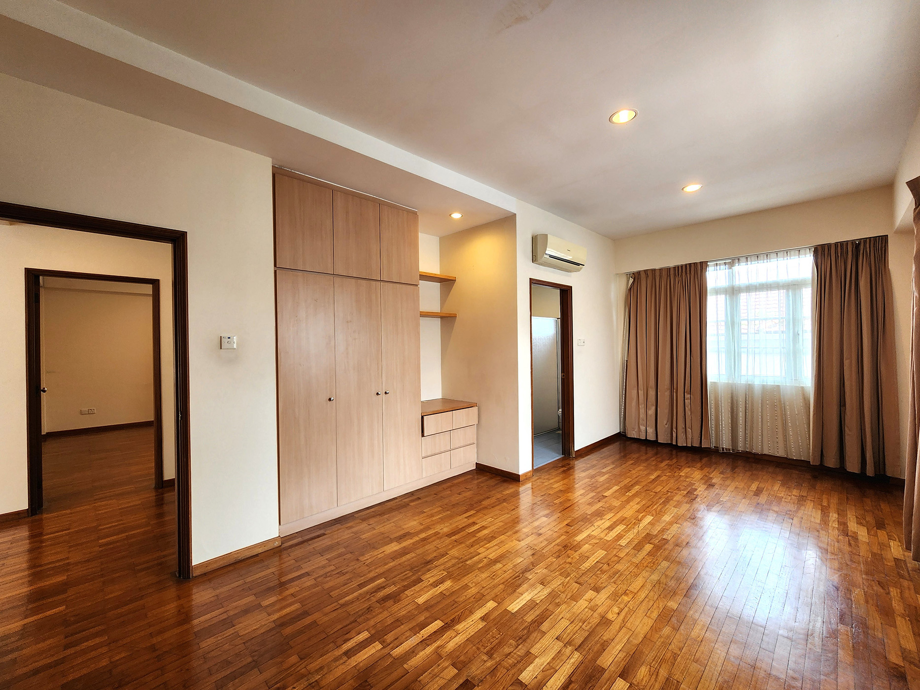 4 Oakwood Grove