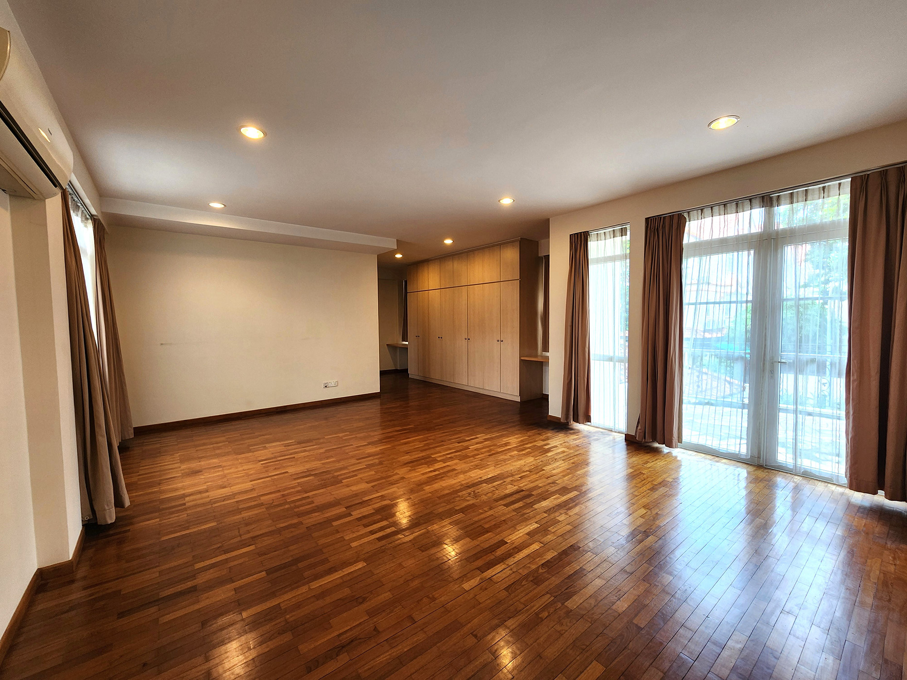 4 Oakwood Grove